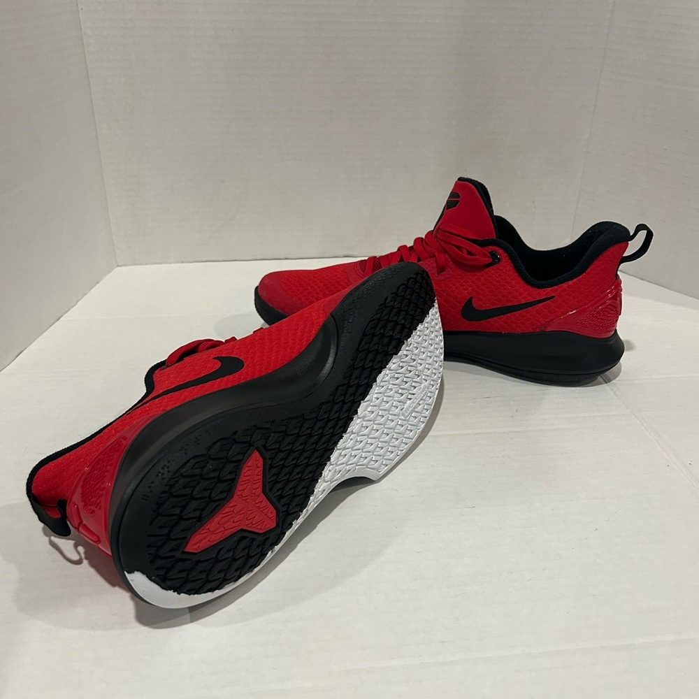 BRAND NEW Nike Mamba Focus University Red Size 9 Men’s